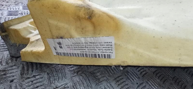 фото №7, Килимок обшивка підлога перед mercedes w177