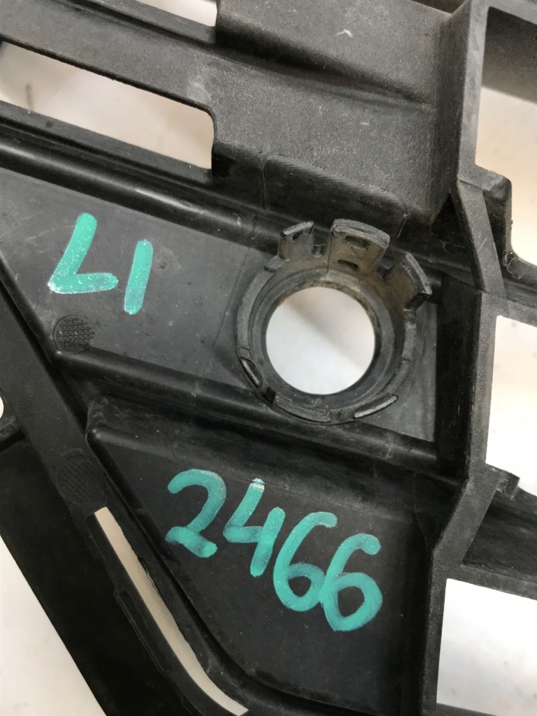 Volvo v60 s60 2018- решётка  решётка средняя бампера перед 31455655 Цена