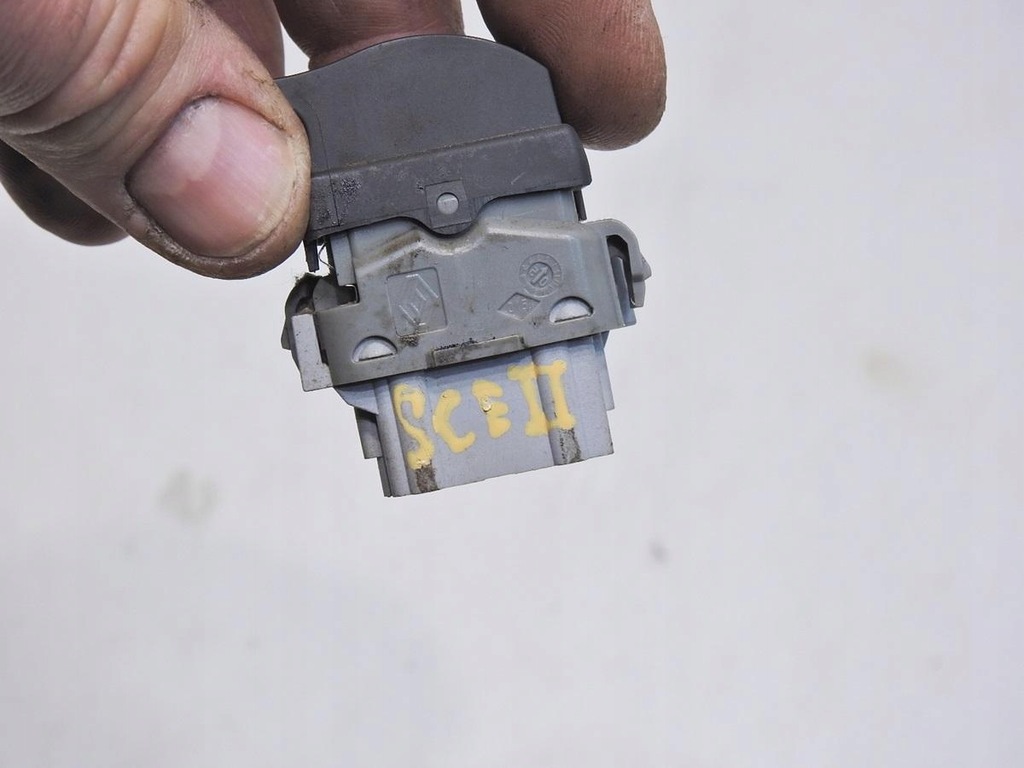 фото №2, Кнопка скло правий перед renault scenic ii