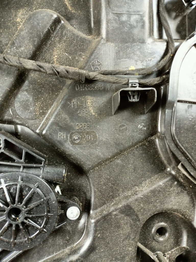 фото №3, Панель дверь передних r dodge durango 04589598al