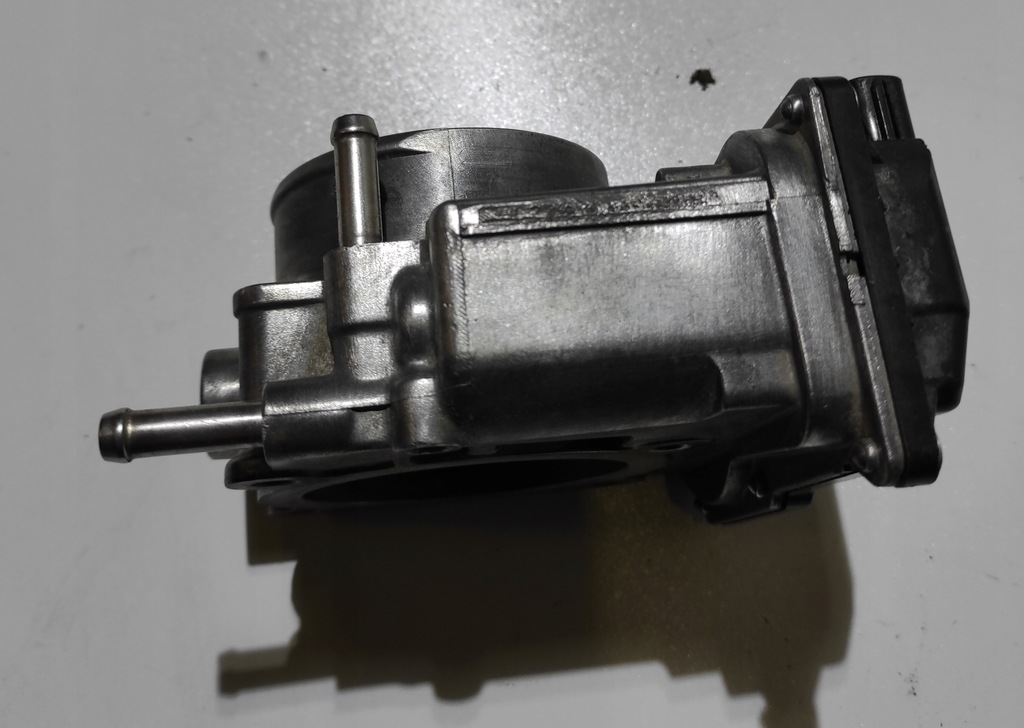 фото №10, Дросельна заслінка infiniti qx56 04-10 nissan titan armada