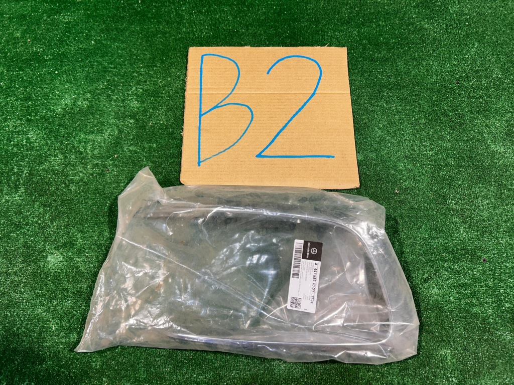 Mercedes v-klasa w447 рестайлінг  19- молдинг хром ґрати лівий перед a4478857000 Недорого