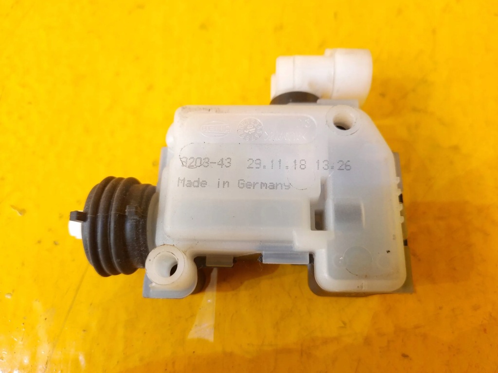 фото №3, Tesla model 3 привод замка капот механизм