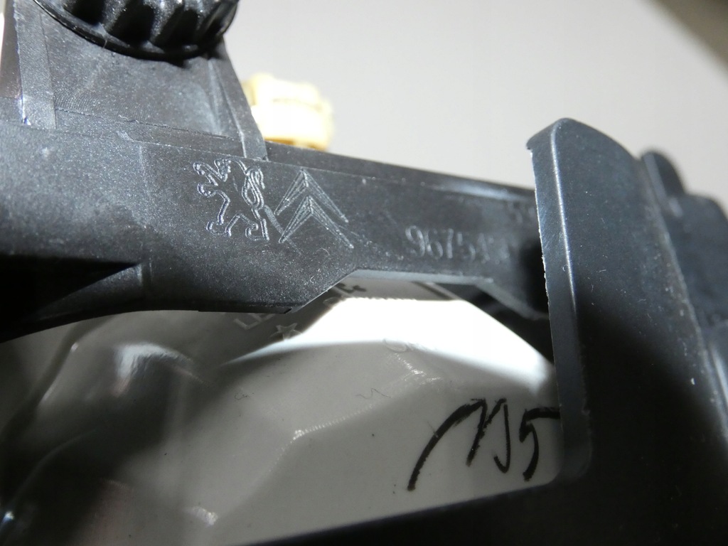 фото №12, Протитуманна фара, хром, корзина peugeot 208 przed lift 156.