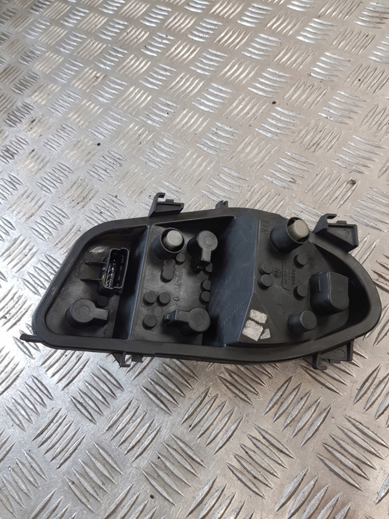 Вкладыш лампы правый задний  renault clio iii hb 08r- европа Цена