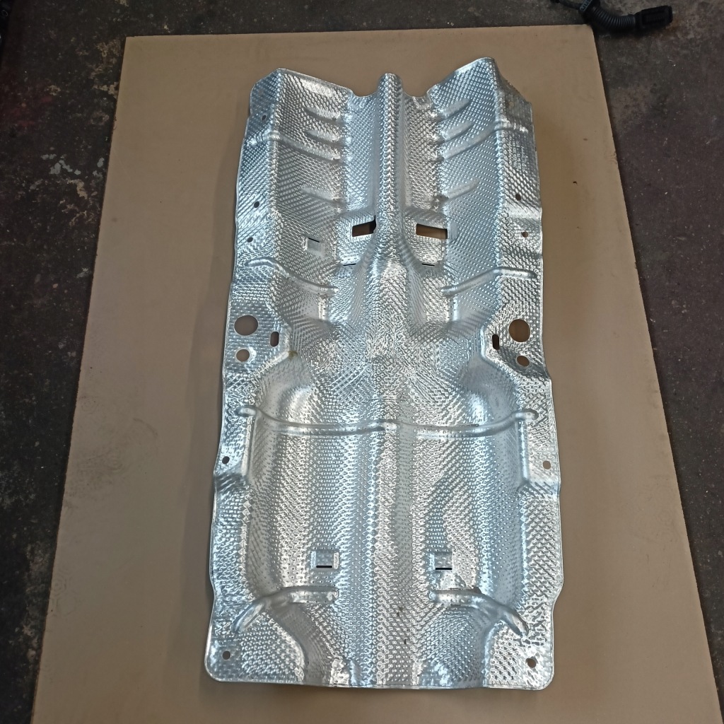 фото №1, Audi q3 8u защита тепловая 8u0521441