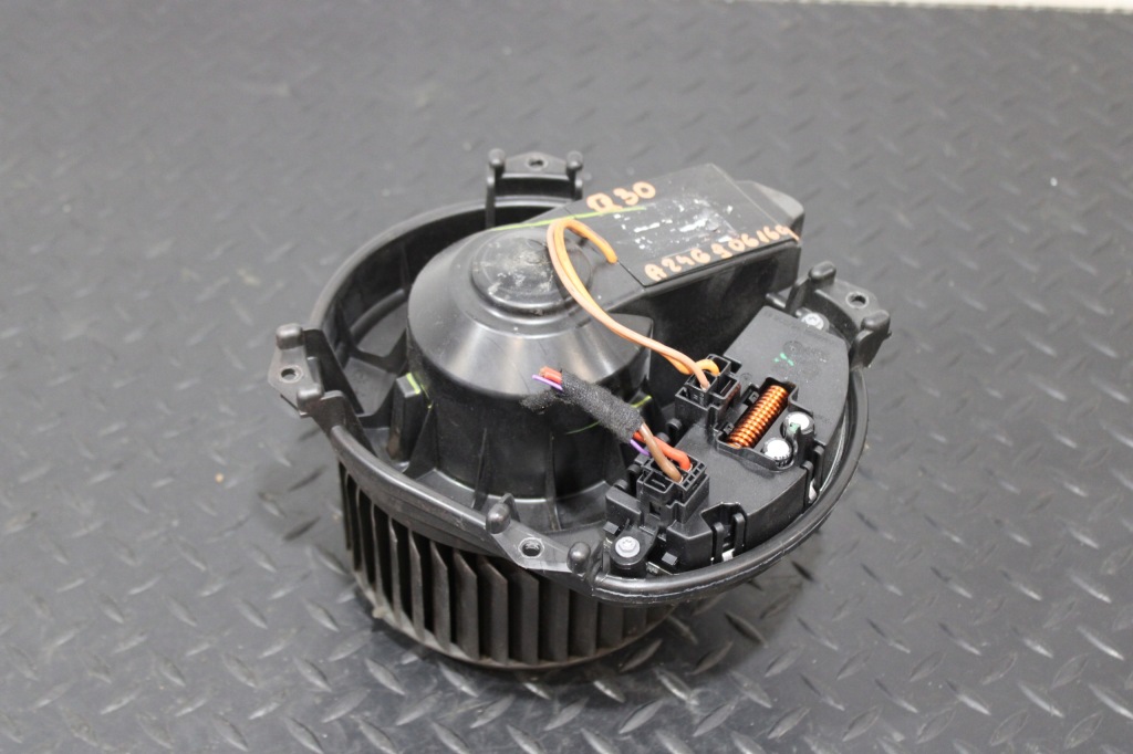 фото №1, Воздуходувка вентилятор отопителя infiniti q30 a2469061601