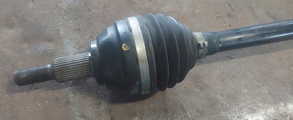 Pacifica 2016-2022r hybrid привідний вал правий перед в Україні