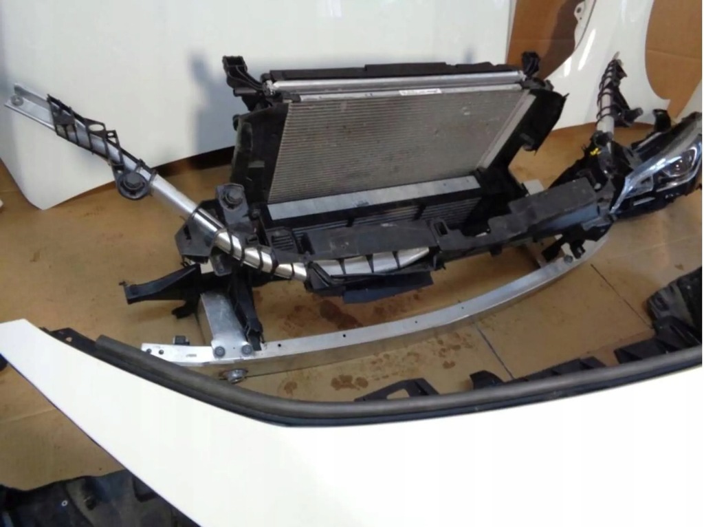 фото №5, Mercedes-benz cla c117 x117 w117 2017 kompletny перед amg бампер капот