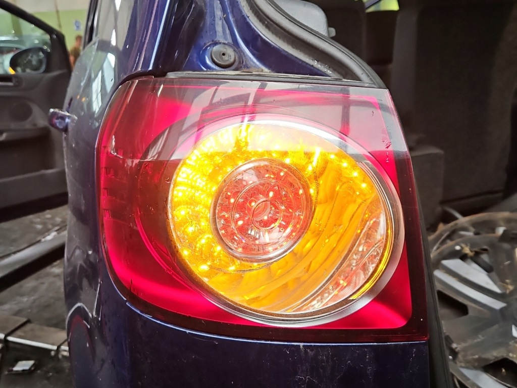 фото №1, Лампа valeo w крыло задняя левая vw golf plus +