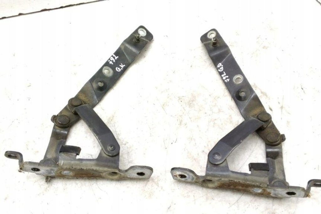 фото №7, Левый петля крышки багажника alfa romeo gt 937_ 639 1.9l дизель 110kw 2005