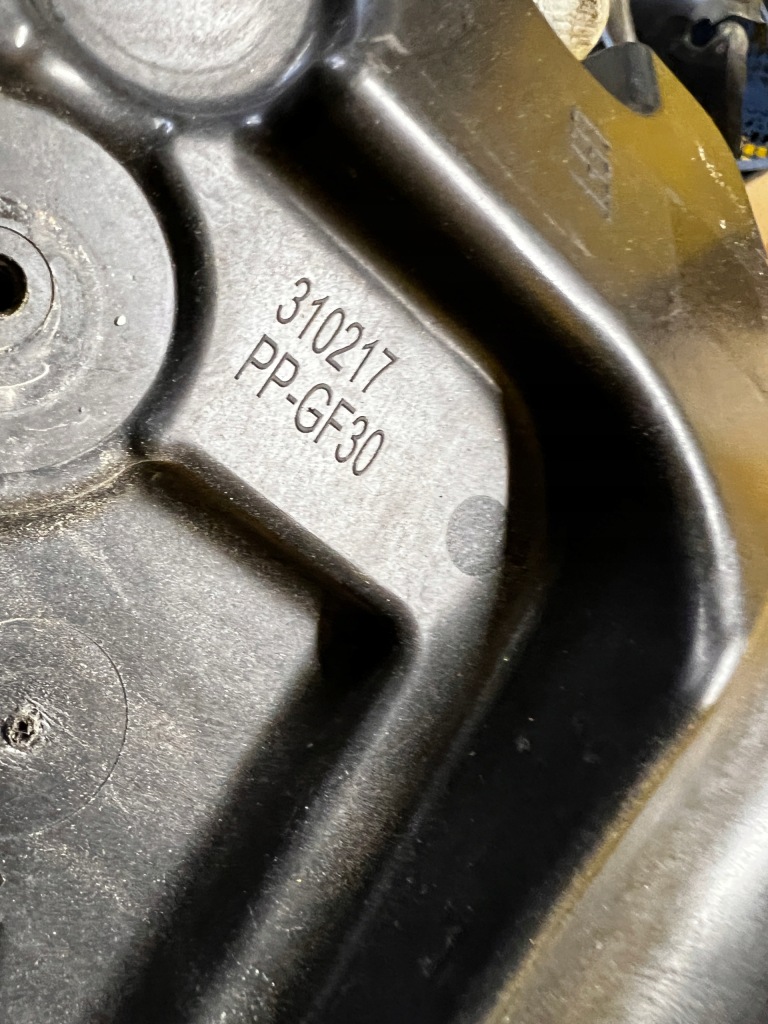 фото №3, Кронштейн кронштейн датчика мертвого pola левый range rover velar l560