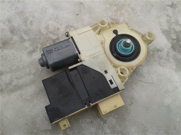 фото №1, Двигун правий передній peugeot 307 sw 996388-102