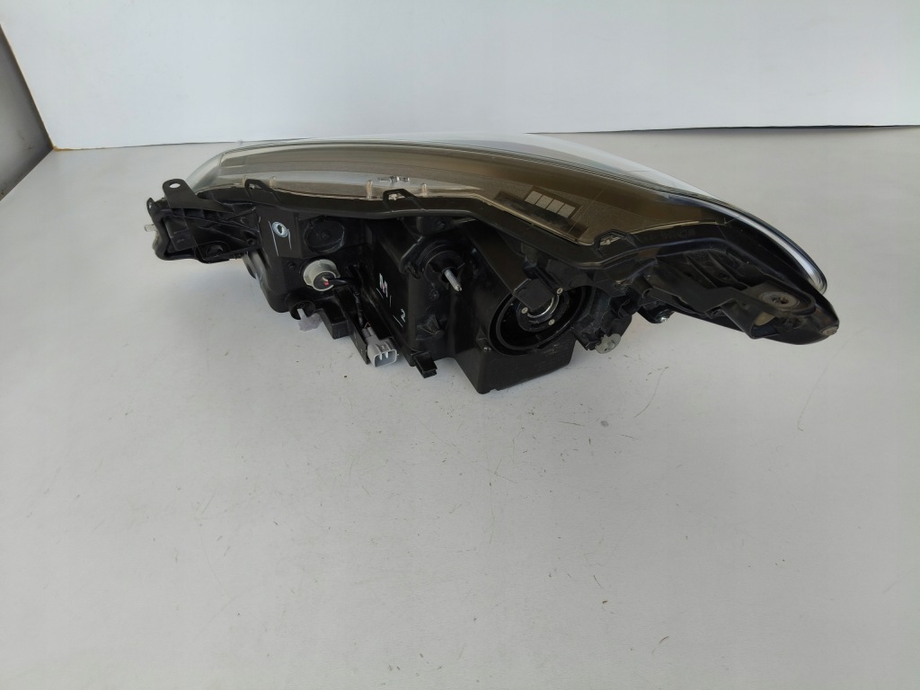 Фара правый  фара toyota yaris 3 17- рестайлинг  led в Украине