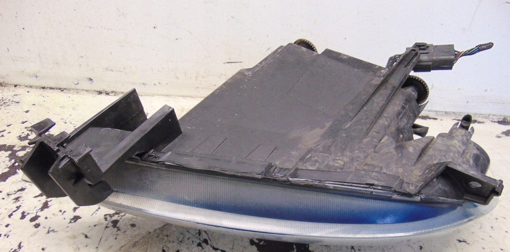 фото №13, Лампа правая перед передняя обычная mazda 2 dy demio ii 2002r- europa