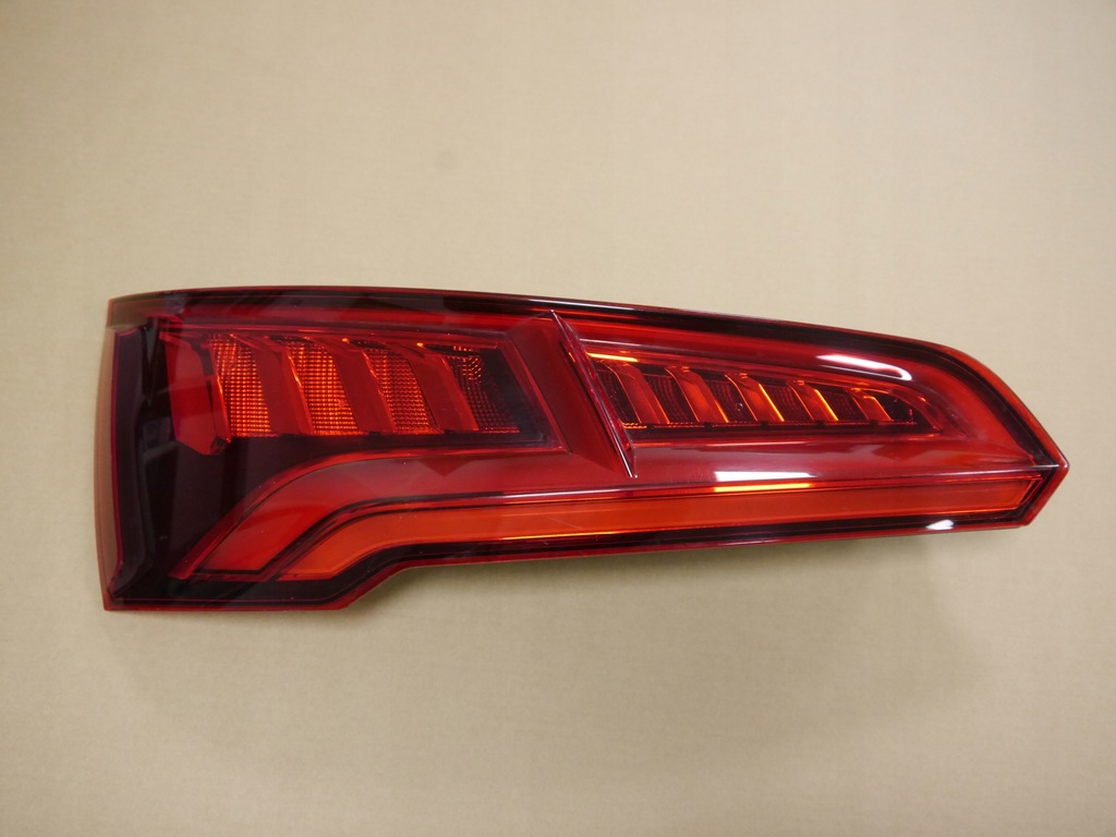 фото №1, Audi q5 80a лампа задняя led 80a945093
