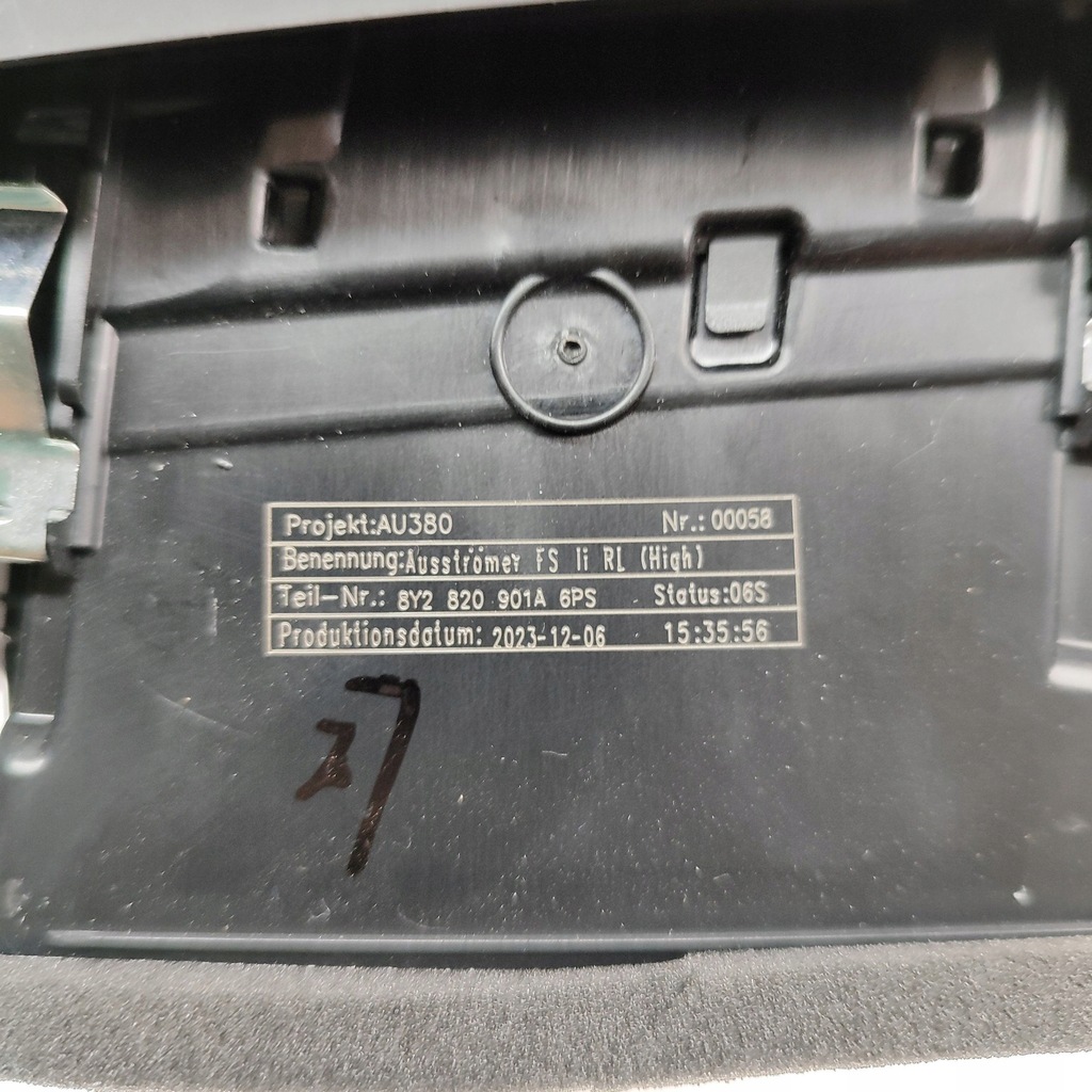 фото №6, Audi a3 8y 2024 форсунки / ґрати обдув панелі приладової панелі