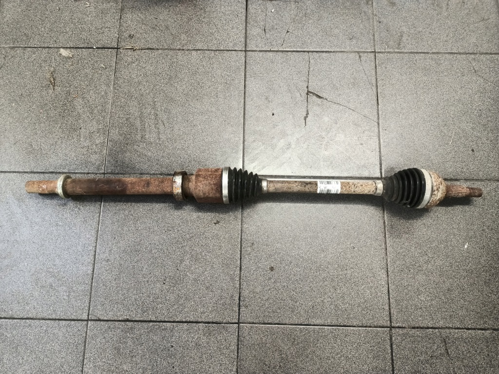 Купить Renault clio iv - приводной вал правая 391008239r