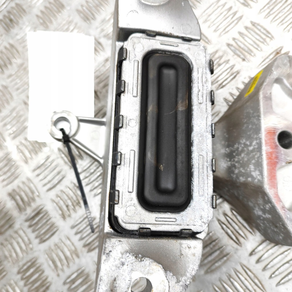 фото №6, Kia niro 2023 права сторона кронштейн / кронштейн двигуна