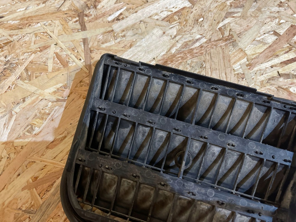 фото №7, Volvo s60 2002 з задній решітка вентиляційна pod бампером заднім