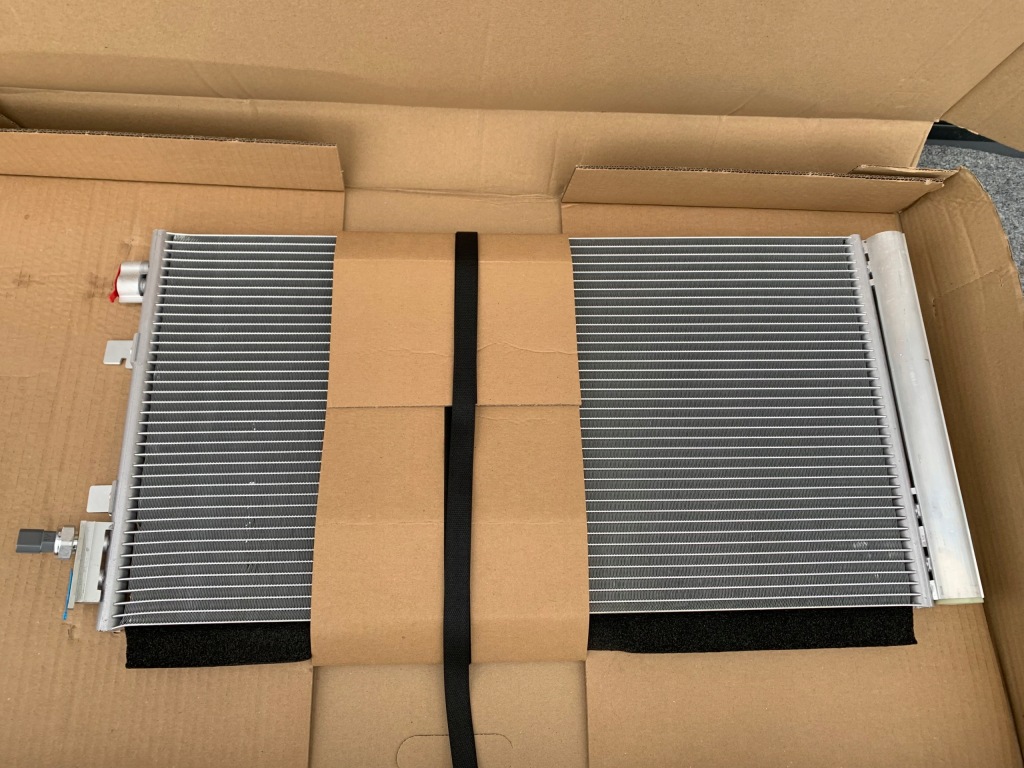 Купити Радіатор кондиціонера renault master opel movano 814187 valeo нова