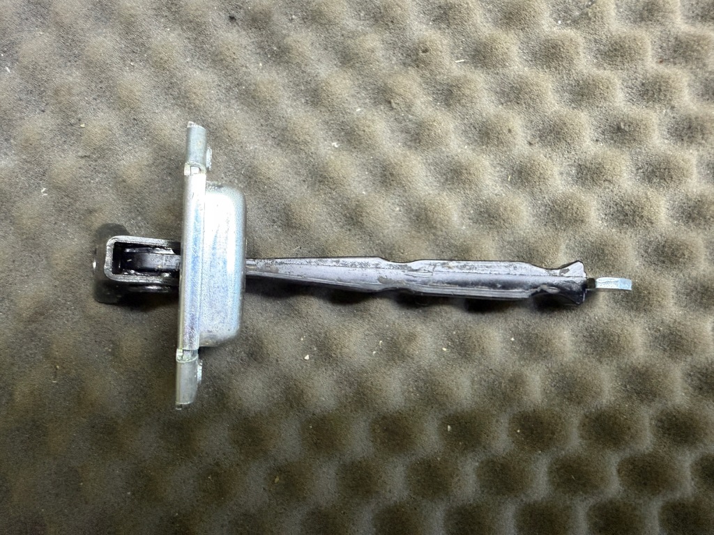 фото №1, 79490a2000, обмежувач двері правий задня kia ceed