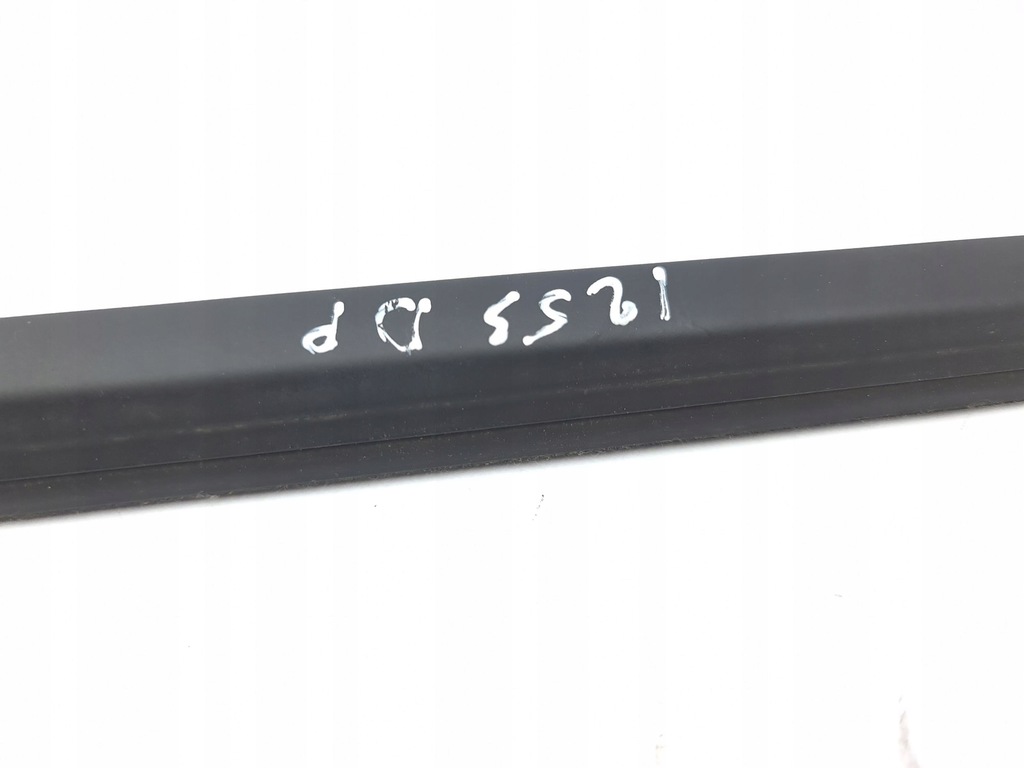 фото №8, Kia niro 2024 права сторона молдинг / прокладка скло двері передніх