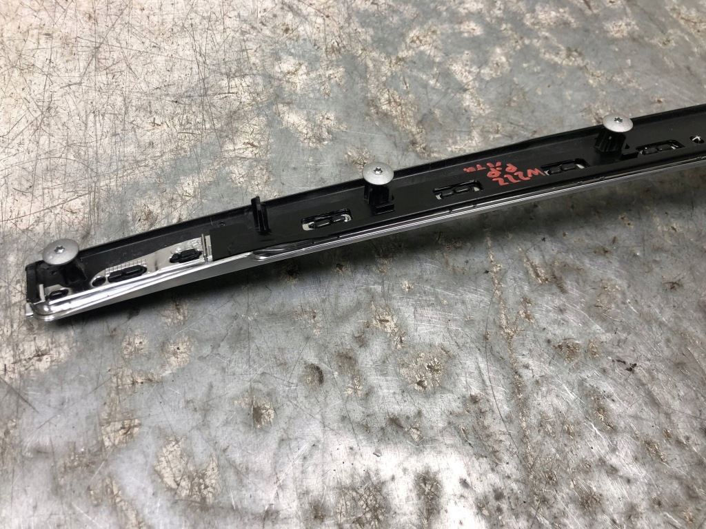 Молдинг декоративная  дверь правый перед mercedes s-klasa w222 amg a2227202422 Киев