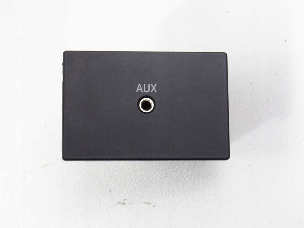 фото №1, Audi a3 8v lift разъём аудио aux 81a035724