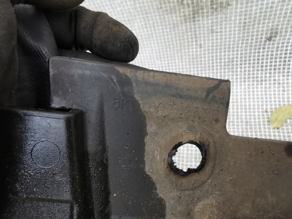 Audi a4 b8 08-12 8k0 накладка нижняя под бампер двигатель плита 8k0807233b Киев