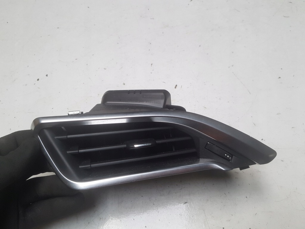 фото №1, Peugeot 208 i 12r- решітка обдув ліва