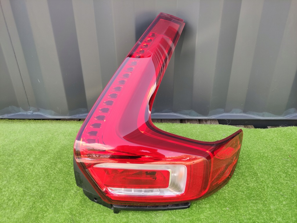 фото №1, Volvo xc40 17- лампа права задня задня led