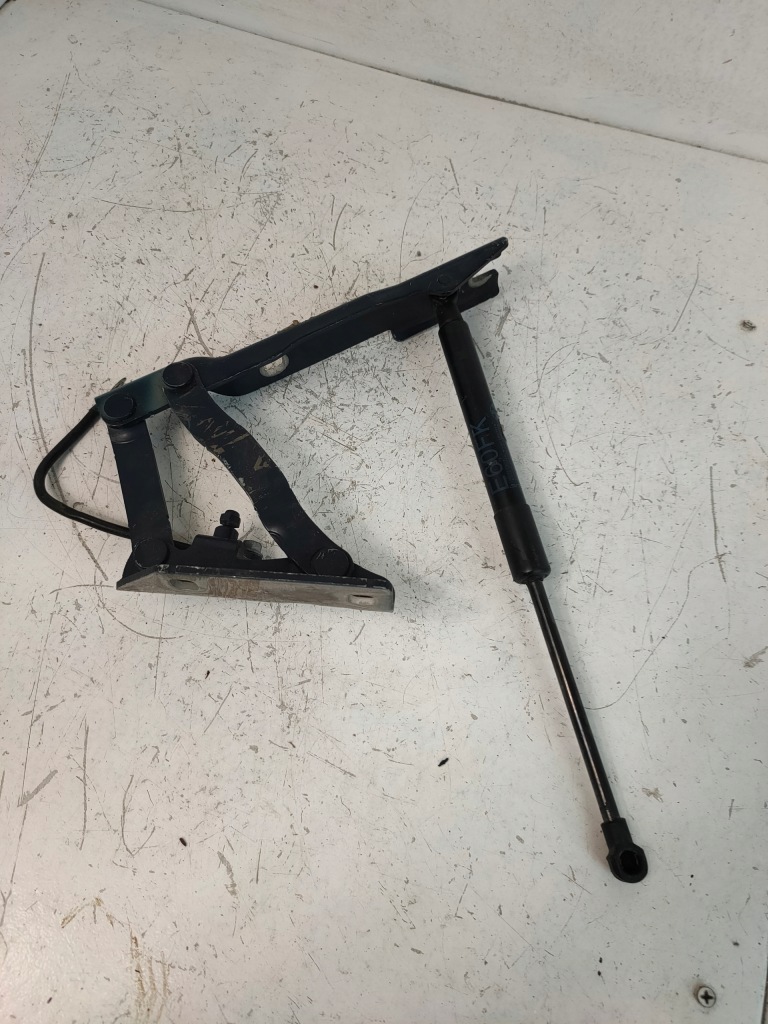 фото №1, Bmw e60 e61 петля капот правый 7008728