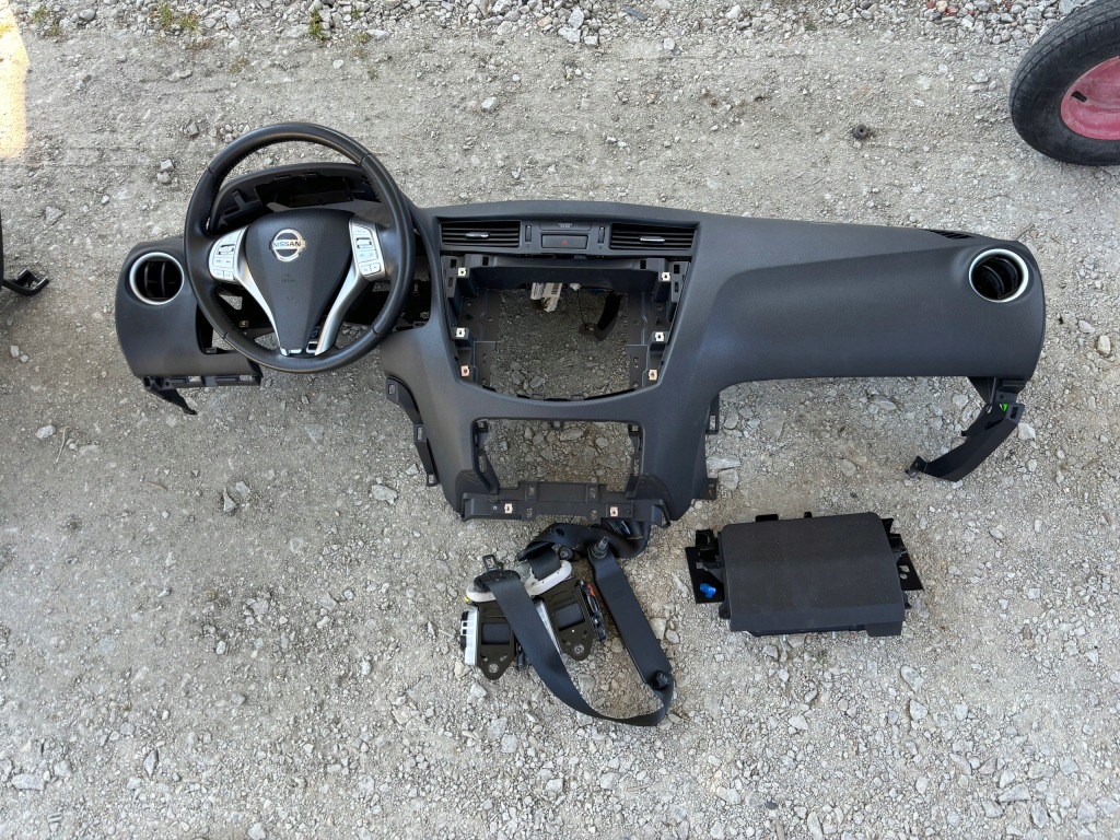 фото №1, Nissan navara d23 консоль приборная панель приборная ремни подушка безопасности