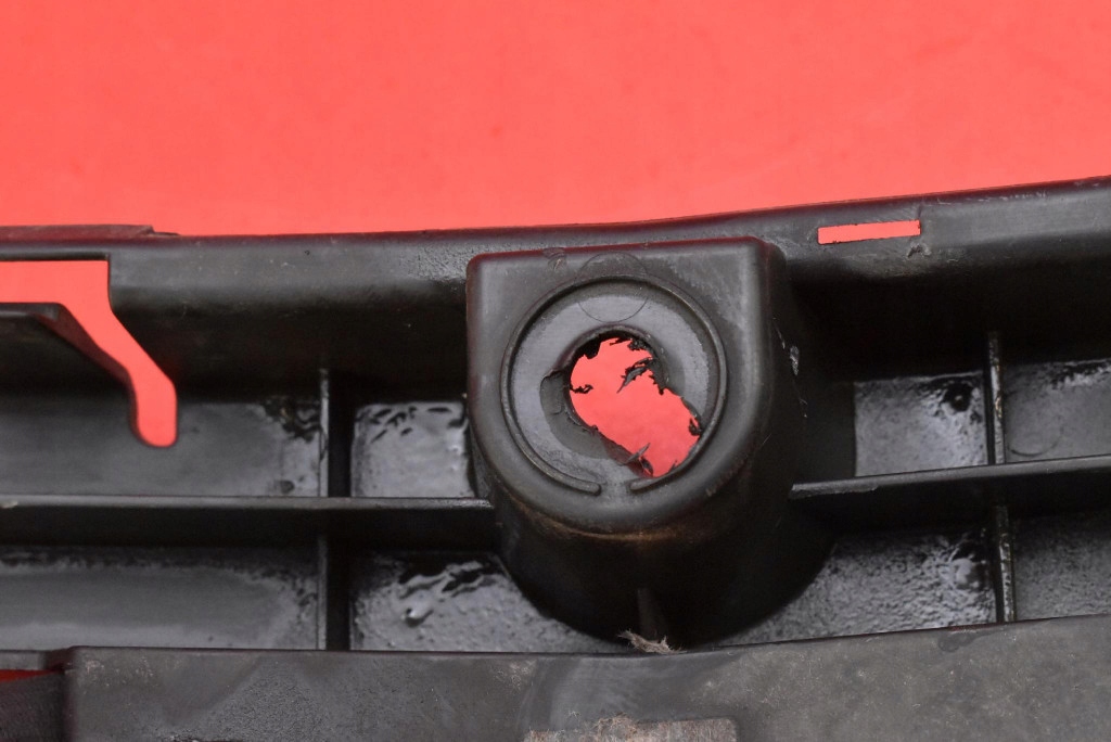 Направляющая кронштейн бампера средний задний  13425524 opel astra 5 v k 5d hb 15-20 Цена