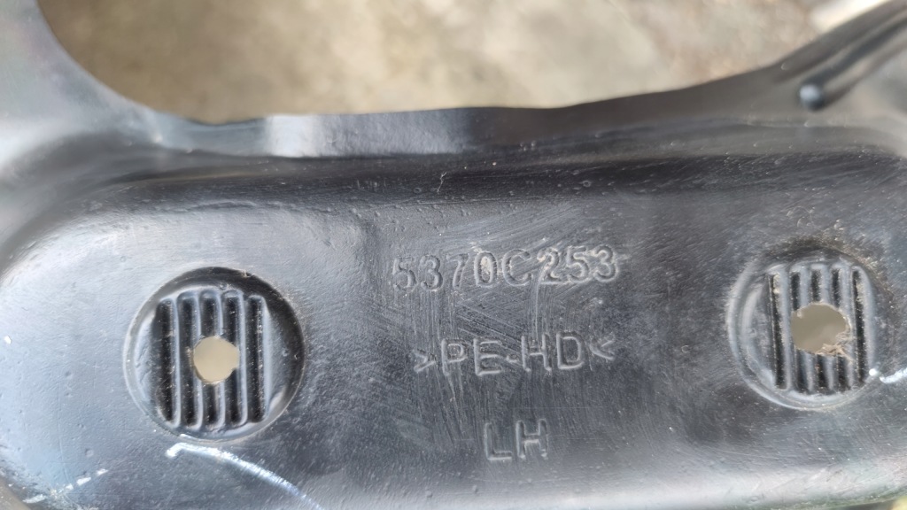 фото №7, Mitsubishi space star lift 20- подкрылок перед r