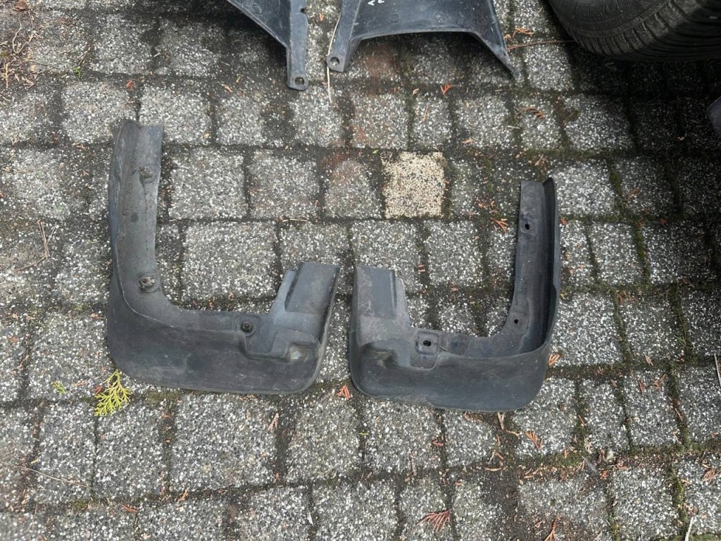 Купить Брызговик перед правый  honda accord viii