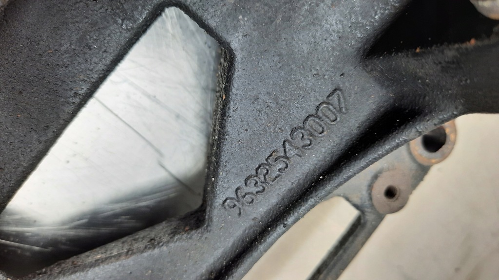 Кронштейн генератора 9632543007 peugeot 806 2.2b с Разборки