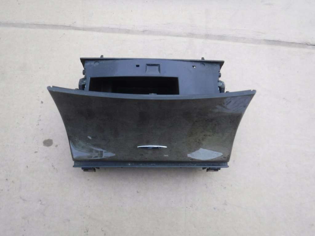 фото №1, Попільничка mercedes w211 a2118101330