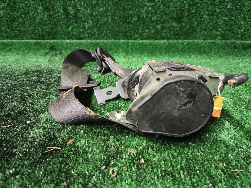 фото №1, Opel astra j lift pas безопасности правый перед 13394807