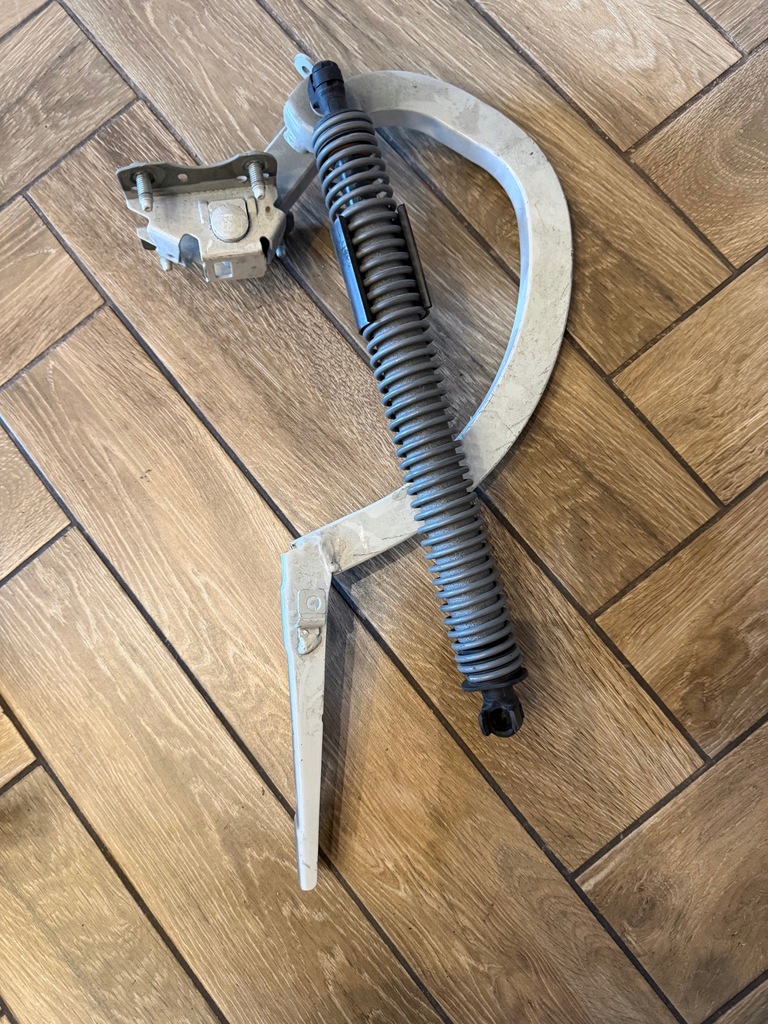 фото №1, Петля кришки багажника лівий правий+ привід кришки електричний bmw 5 g30 lci