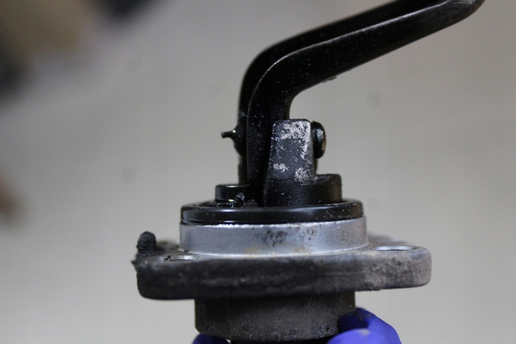 фото №8, Auris yaris corolla e12 e15 1.4 d4d 1nd датчик уровня масла