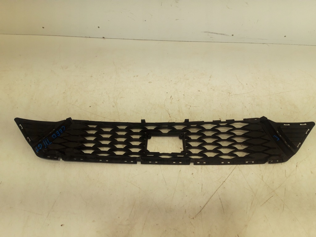 фото №7, Kia оригинальный номер 86561-j7710 решётка бампера gtline