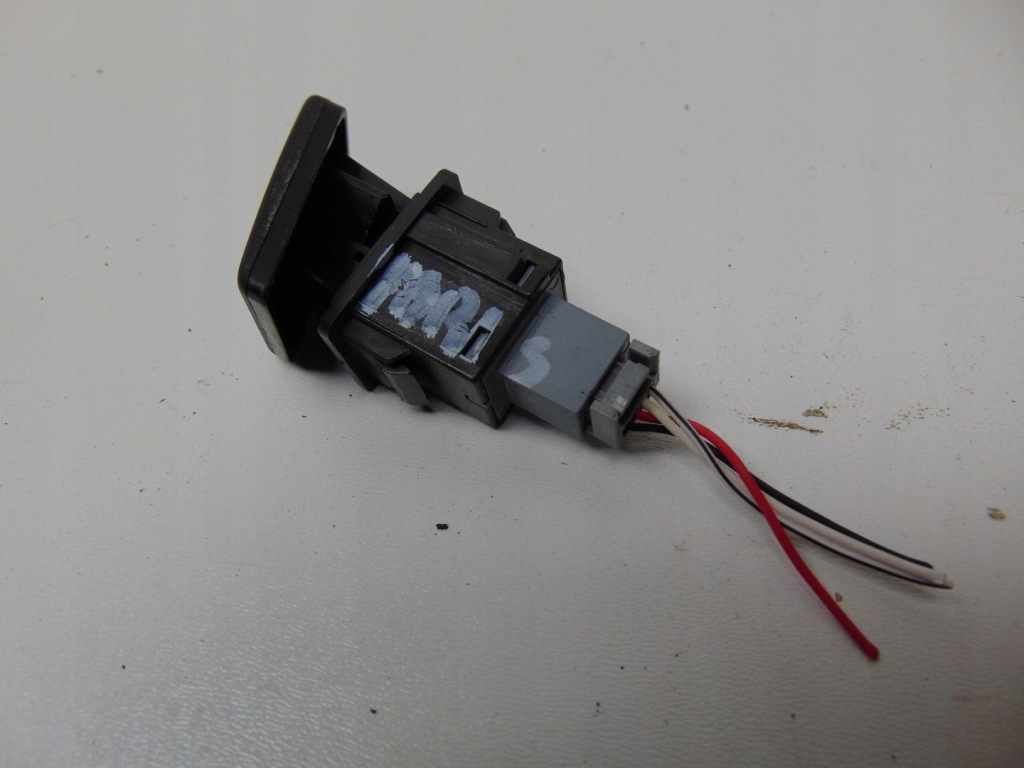 Купить Выключатель света аварийных toyota yaris ii рестайлинг  европа