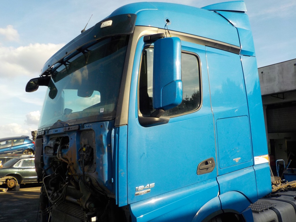 фото №1, Actros mp4 чверть bok кабіни