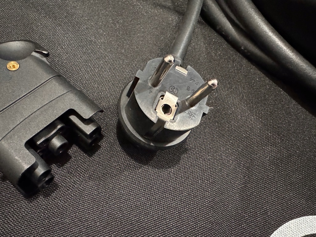 фото №6, Audi e-tron повністю nowa зарядний пристрій мережева + трифазна мережа 11kw оригінал