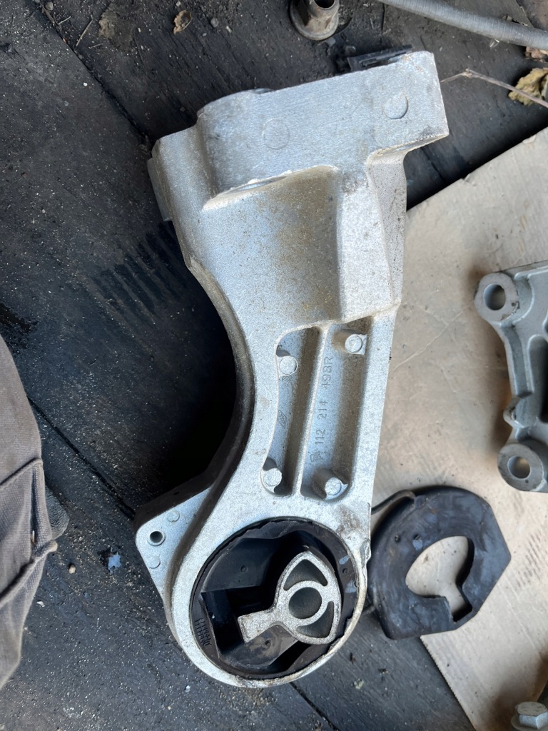 Купить Подушка двигателя master movano 10-23 rok 2,3 задний  привод 112214498r оригинал