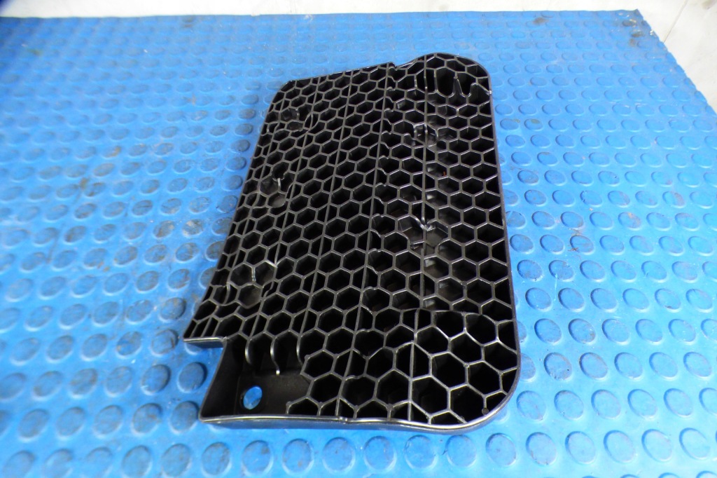 Защита заглушка накладка левая правая задний  31463365 31463366 volvo xc60 ii Недорого