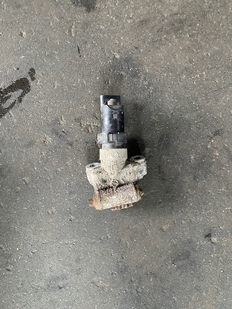 фото №1, Porsche cayenne 7p5 привод тормоза правый