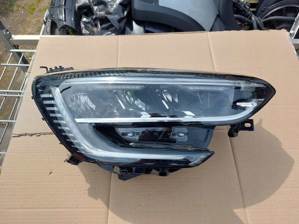 Купити Фара правий перед renault megane iv рестайлінг